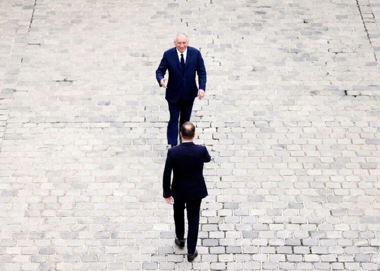 Γαλλία στον δρόμο: Ο «survivor» Λεκορνί στην πιο δύσκολη αποστολή του Μακρόν