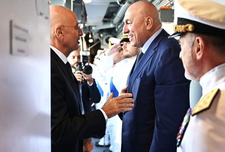 Ενίσχυση της ελληνοϊταλικής αμυντικής συνεργασίας: Στο τραπέζι η αγορά δύο φρεγατών
