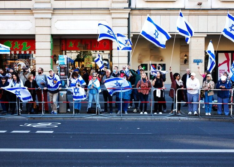 «Φέρτε τους σπίτι τώρα»: Διαδηλωτές πιέζουν Τραμπ και Νετανιάχου για συμφωνία στη Γάζα