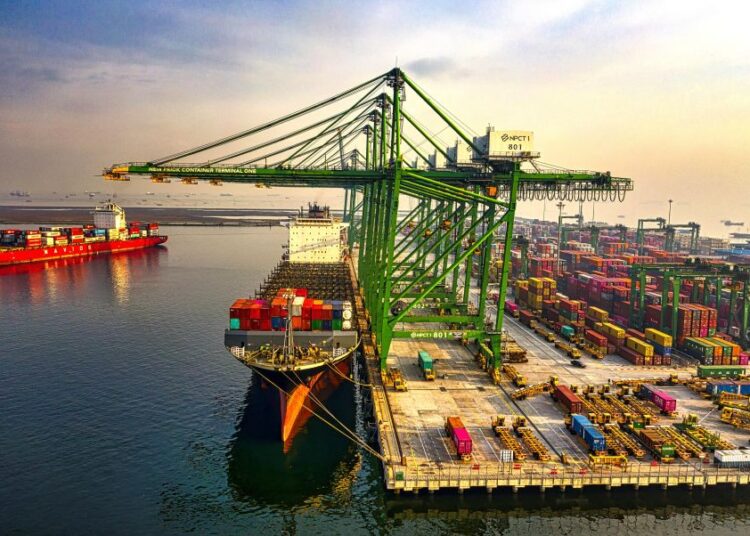 Νέο ρεκόρ στη διακίνηση containers: Ηγεμονία Ασίας, άλμα αυτοματοποίησης στην Ευρώπη