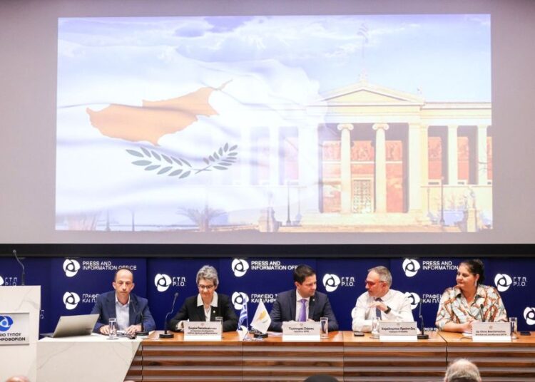 Έκρηξη ενδιαφέροντος για το ΕΚΠΑ στην Κύπρο: 87% των πολιτών το στηρίζει. Τα πρώτα Τμήματα