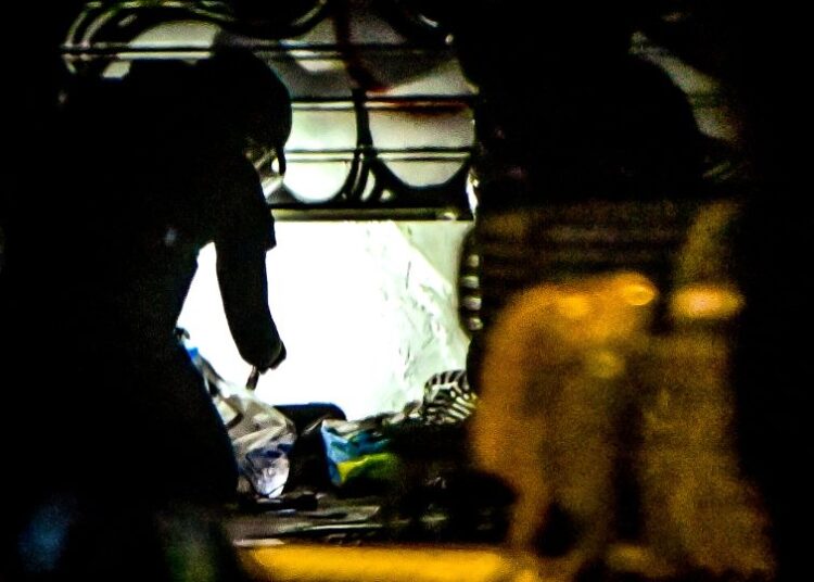 Συλλήψεις-σοκ στα Εξάρχεια: Στην κατοχή των παιδιών πρώην υπουργού του ΣΥΡΙΖΑ γκλοπ και γάντια