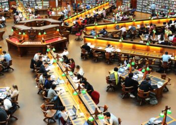 Βιομηχανία πτυχίων στην Κύπρο: Πληθαίνουν οι φοιτητές-φαντάσματα και τα πτυχία επί πληρωμή