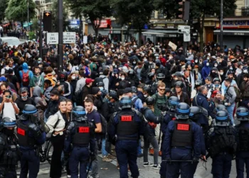 Χάος στο Παρίσι: 80.000 αστυνομικοί απέναντι στη λαϊκή οργή