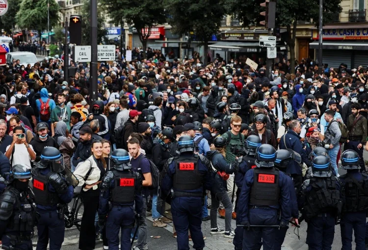 Χάος στο Παρίσι: 80.000 αστυνομικοί απέναντι στη λαϊκή οργή