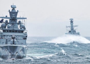 Ενίσχυση της ελληνοϊταλικής αμυντικής συνεργασίας: Στο τραπέζι η αγορά δύο φρεγατών