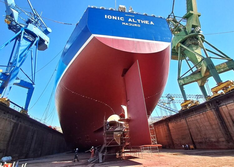 Η Ionic Shipping επιλέγει Σκαραμαγκά: Το Aframax «Ionic Althea» δεξαμενίστηκε στην Ελλάδα