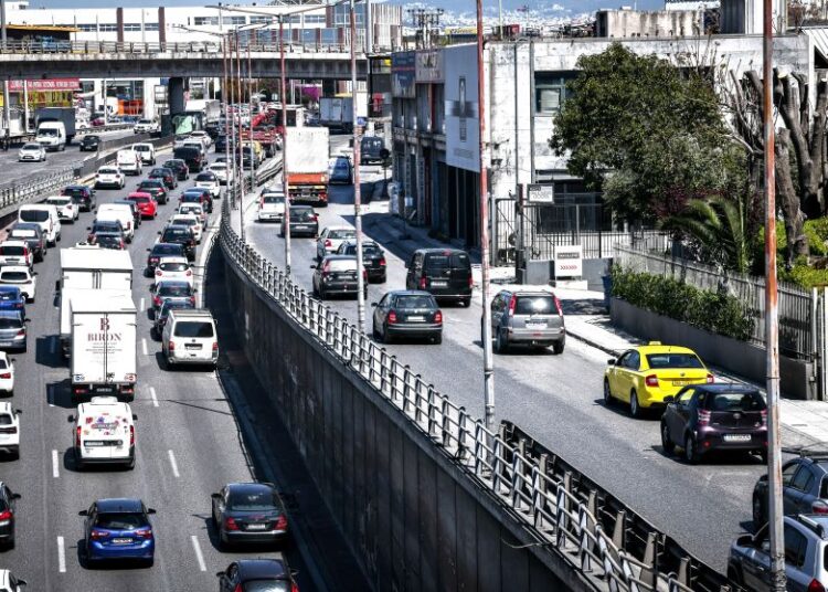 Κυκλοφοριακό χάος στην Αθήνα: Ουρές στον Κηφισό και καθυστερήσεις έως 20’ στην Αττική Οδό