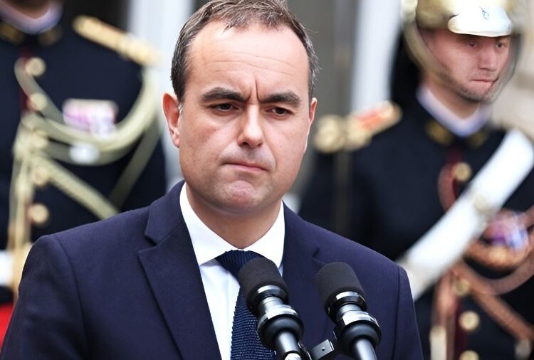 Γαλλία: Ο νέος πρωθυπουργός Λεκορνί αναστέλλει την κατάργηση αργιών και ανοίγει δίαυλο με αριστερά