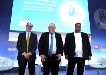 Β. Μαρινάκης: «Να σταματήσουν να σκοτώνονται παιδιά στην Ουκρανία»