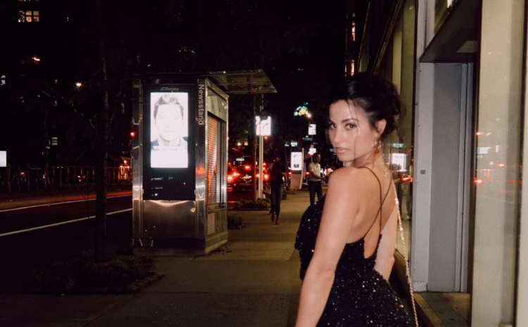 Μικροσκοπικά φορέματα και χυμώδεις καμπύλες