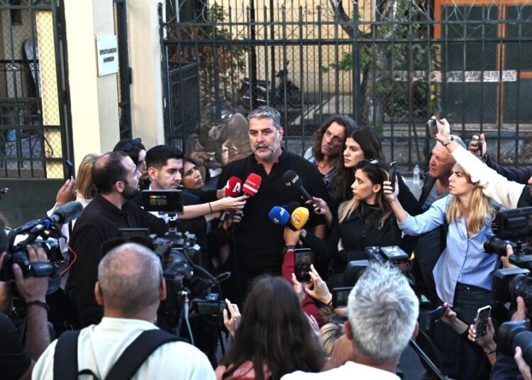 Αναβλήθηκε για τις 8 Οκτωβρίου η δίκη του ηθοποιού Βασίλη Μπισμπίκη