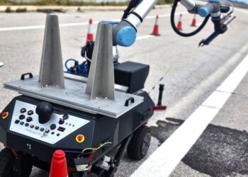 Αυτόνομο ρομπότ με ΑΙ επισκευάζει λακκούβες και ρωγμές στην Ολυμπία Οδό (φωτό)
