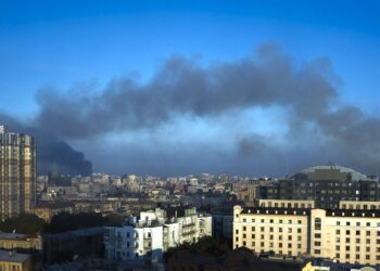 Πρωτοφανής επίθεση στο Κίεβο: Ο Τραμπ απειλεί τον Πούτιν με «κυρώσεις-φωτιά»