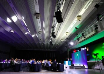 ΠΑΣΟΚ: Δημοσκοπική στασιμότητα και φόβοι για κάλπες – Τα πηγαδάκια φουντώνουν