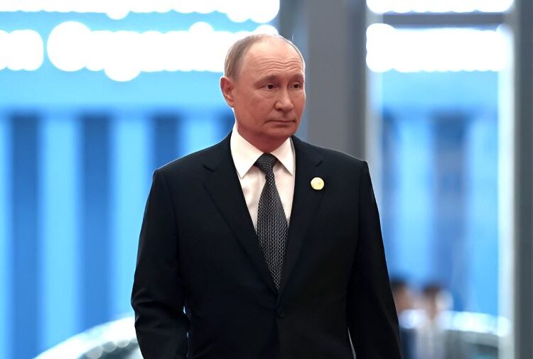 «Μυστική συνεννόηση Αλάσκας»: Ο Πούτιν μιλά για ειρήνη στην Ουκρανία, η Δύση βλέπει ελιγμό