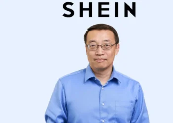 Ο άρχοντας του fast fashion και ο άνθρωπος πίσω από την Shein
