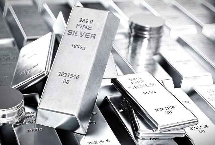 Ασήμι σε υψηλά διμήνου: Η αντίσταση των $43,55 κρίνει το ράλι προς $44,27