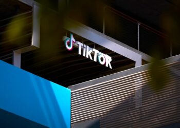 Κίνα και ΗΠΑ «παζαρεύουν» το μέλλον του TikTok: 170 εκατ. χρήστες σε αγωνία