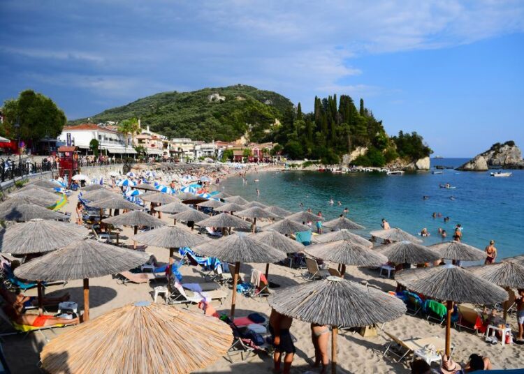 Αλλαγή εποχής για τον ελληνικό τουρισμό: Ο Σεπτέμβριος ξεπερνά τον Αύγουστο σε αφίξεις υψηλής δαπάνης