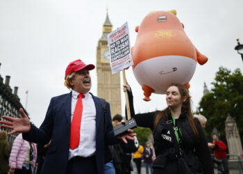 Μαζικές διαδηλώσεις στο Λονδίνο με συνθήματα οργής κατά της επίσκεψης Τραμπ