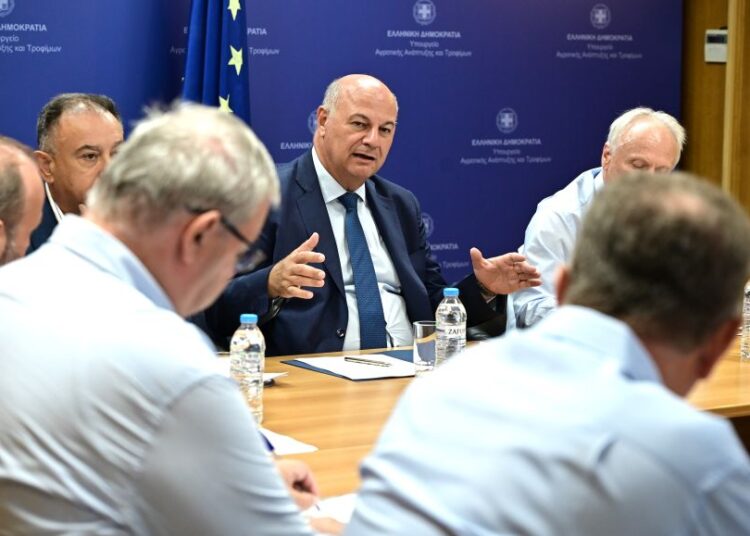 «Κουμπώνει» το δίχτυ προστασίας κατά της ευλογιάς: Ομοφωνία κυβέρνησης και περιφερειαρχών