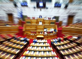 Στην Ολομέλεια το νομοσχέδιο «γέφυρα για το ΤΑΑ των 21,3 δισ. ευρώ