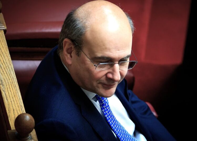 Ηλεκτρική διασύνδεση Ελλάδας-Κύπρου: Πίεση Χατζηδάκη για σαφείς απαντήσεις από Λευκωσία