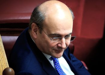 Ηλεκτρική διασύνδεση Ελλάδας-Κύπρου: Πίεση Χατζηδάκη για σαφείς απαντήσεις από Λευκωσία