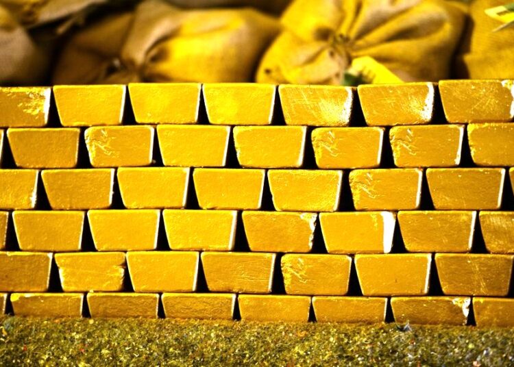 Χρυσός σε νέο ιστορικό ρεκόρ: Διάσπαση των 3.500 δολ./ουγγιά και σήματα για περαιτέρω άνοδο