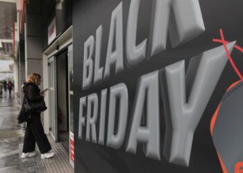 Καιρός – Live: Σαββατοκύριακο και παρέλαση με… κοντομάνικο