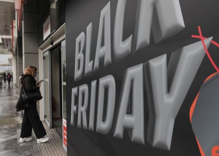 Καιρός – Live: Σαββατοκύριακο και παρέλαση με… κοντομάνικο