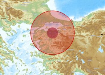 Κατέρρευσαν κτίρια στην Τουρκία μετά τον σεισμό των 6,1 Ρίχτερ – Αισθητός σε νησιά του Αιγαίου (vids)