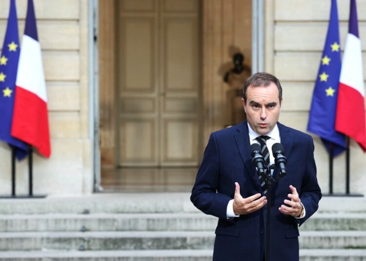 Ανατροπή στο Παρίσι: Ο Λεκορνί υπέβαλε παραίτηση- Η Γαλλία σε πολιτικό ορυμαγδό