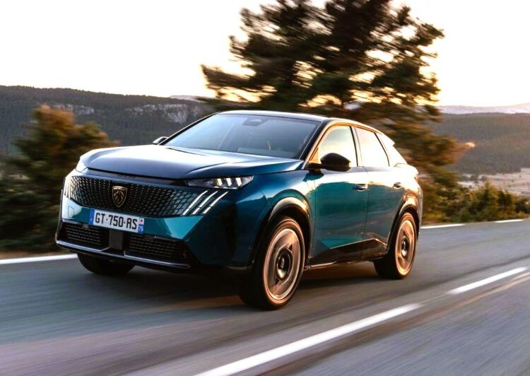 Peugeot E-3008: Το ηλεκτρικό SUV που επιταχύνει 0-100 σε 6 δευτερόλεπτα