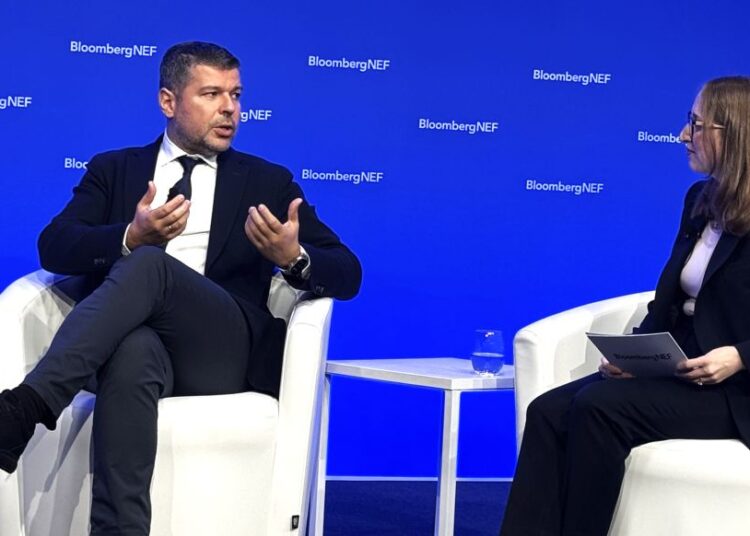 Ο Γιώργος Στάσσης «ξαναγράφει» τον ενεργειακό χάρτη της Ελλάδας από το Λονδίνο