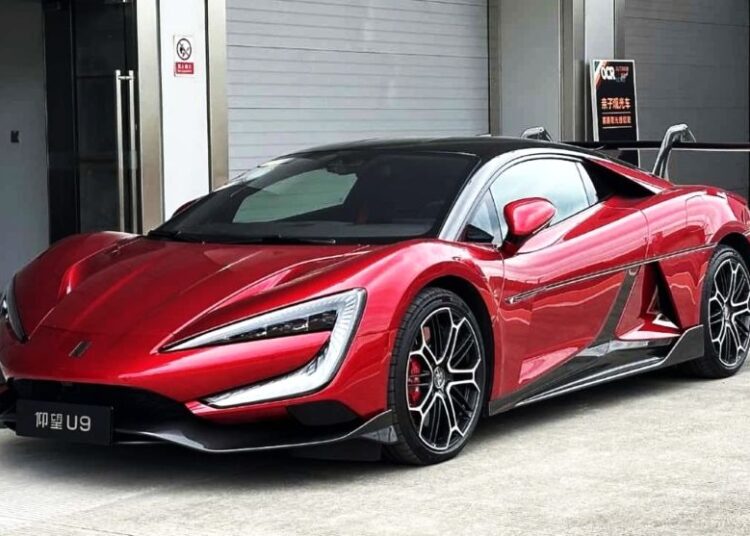 Το ηλεκτρικό «τέρας» που ταπείνωσε τη Bugatti «πετάει» με 496 χλμ/ώρα