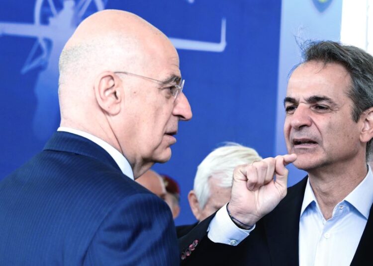 Παρέλαση ισορροπιών στη Θεσσαλονίκη: Μητσοτάκης και Δένδιας στο ίδιο… κάδρο