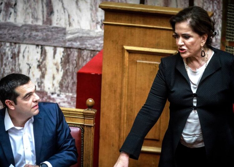 Απασφαλίζει και η Ντόρα εναντίον Τσίπρα: «Δεν έρχεται αμόλυντος – Πρέπει να δώσει εξηγήσεις»