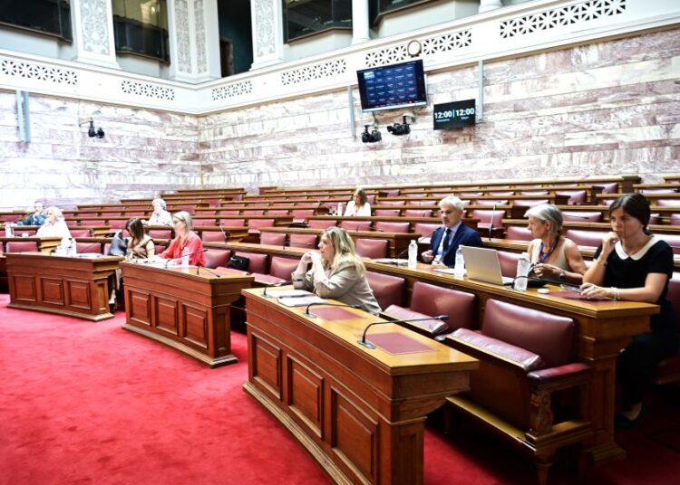 Βουλή: Αρχίζει σήμερα η επεξεργασία του σχεδίου νόμου του υπουργείου Εργασίας