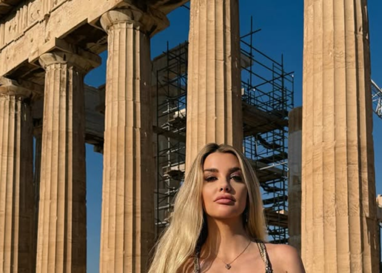 Ένα εκρηκτικό μοντέλο στην Ελλάδα