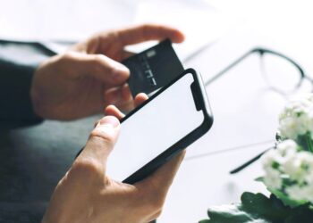 Το ΥΠΟΙΚ «παγώνει» την υποχρεωτική εφαρμογή του IRIS έως 1η Δεκεμβρίου: Ανέτοιμη η αγορά