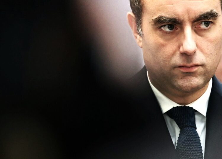 Γαλλία: Ο Λεκορνί «παγώνει» τη συνταξιοδοτική μεταρρύθμιση έως το 2027