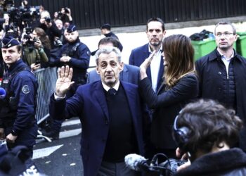 Γαλλία: Στις 10 Νοεμβρίου η εξέταση του αιτήματος αποφυλάκισης του Νικολά Σαρκοζί