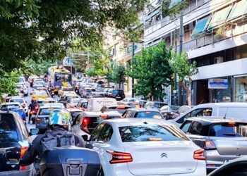 Διακοπή κυκλοφορίας στο κέντρο της Αθήνας: Έσπασε αγωγός στην Εμ.Μπενάκη