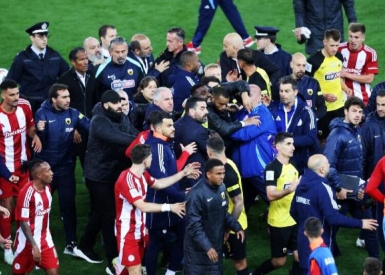 Ταυτοποιήθηκαν οι δράστες της επίθεσης στους παίκτες της ΑΕΚ στο «Γ. Καραϊσκάκης»: Ο φάκελος στα χέρια της Εισαγγελίας