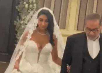 «Δυτικός» γάμος στην Τεχεράνη: Η κόρη του συμβούλου του Χαμενεΐ αγνοεί τους νόμους που καταδικάζουν τις γυναίκες (vid)