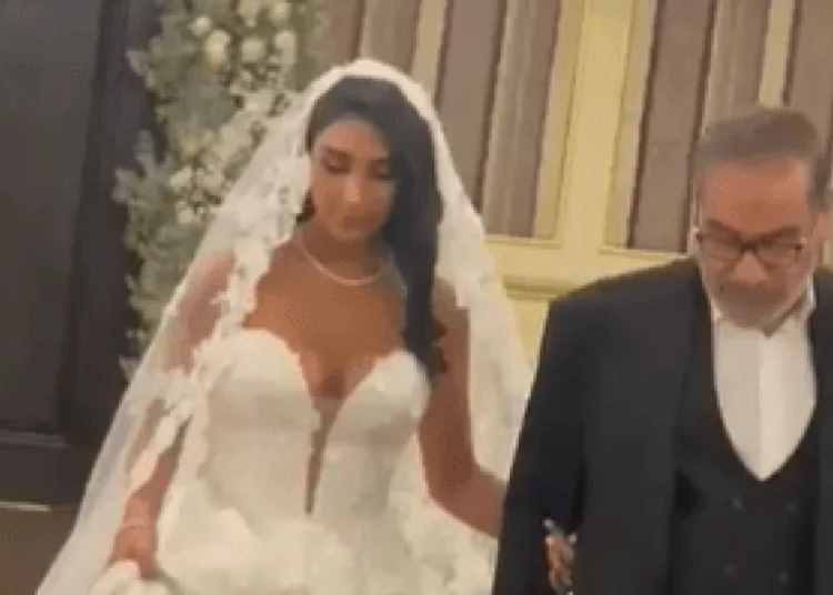 «Δυτικός» γάμος στην Τεχεράνη: Η κόρη του συμβούλου του Χαμενεΐ αγνοεί τους νόμους που καταδικάζουν τις γυναίκες (vid)