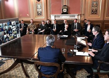 Συμμαχία Προθύμων: Παρίσι και Λονδίνο στέλνουν όπλα – Νέα έκκληση Ζελένσκι