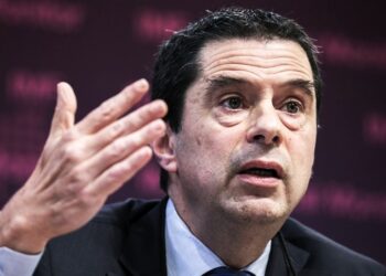 ΔΝΤ προειδοποιεί: Το παγκόσμιο χρέος προσεγγίζει μεταπολεμικά επίπεδα